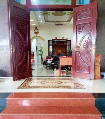 Bán biệt thự sân vườn 350m2 gần chợ Dĩ An, giá 9.9 tỷ