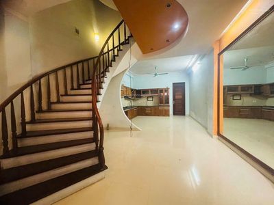 Nhà nguyên căn ngõ 68 Cầu Giấy, 65m² x 5 tầng, gara ô tô, 25tr
