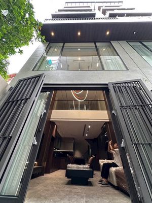 Nhà 56m2 x 7 tầng thang máy full nội thất Ngọc Thụy 14 tỷ