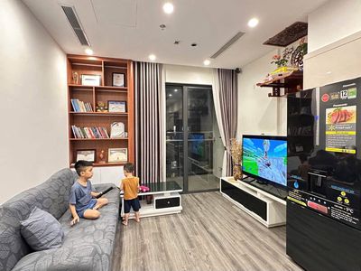 Cho thuê căn hộ 2PN 2VS Tokin 2 full nội thất Vinhomes Smart City