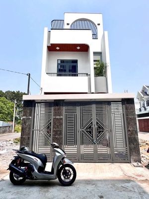 Nhà mới vừa hoàn thiện ngay khu dân cư 5x18 chỉ 650tr nhận nhà ngay