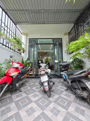 Hẻm xe hơi - hai mặt tiền trước sau- nhà mới đẹp