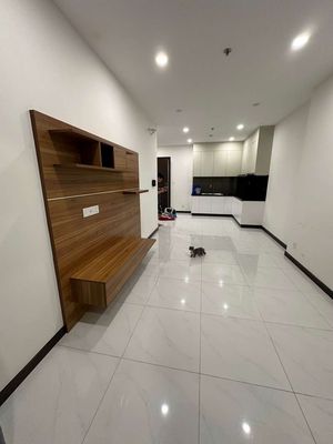 Chủ đi nước ngoài cần bán căn hộ 2pn chung cư c-skyview giá tốt
