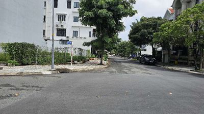 Bán lôđaats góc 2 mặt tiền đường số tân phong ven sông 5x18 giá 15 tỷ
