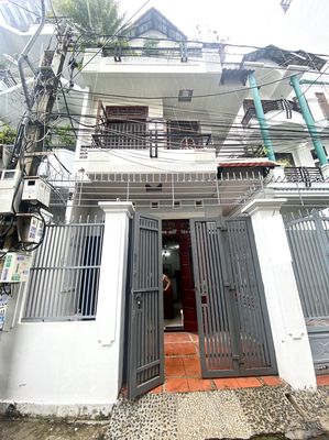 Cho thuê nhà 3 tầng 3 phòng ngủ hẻm khu phố tây giá 13 triệu/tháng