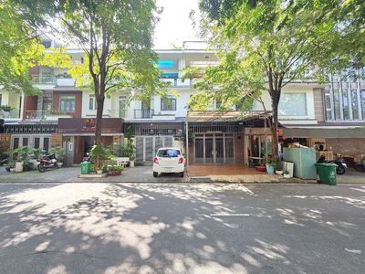 Nhà phố kdc Him Lam Phú Đông, p. An Bình, TP Dĩ An giáp chợ Thủ Đức
