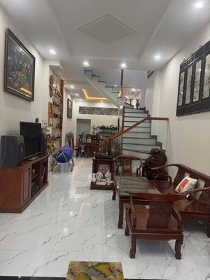 Cho Thuê Nhà dt 4 x 15m 1 trệt 1 lầu 2pn. Giá 13 triệu