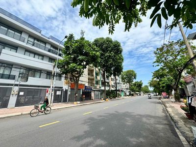 NHÀ MẶT TIỀN Bình Lợi. DT: 5x20m. Trệt lầu Mái BTCT. 3PN, 2WC.