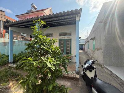 2 tỷ có nhà 198m2-3pn tại lô nhì nguyễn hữu trí long an .. sổ hồng