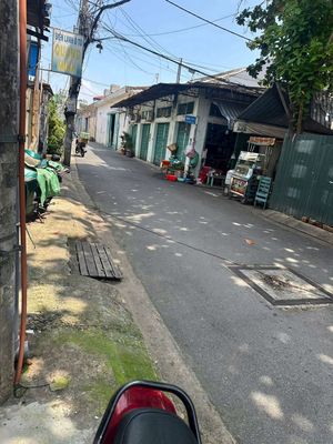 Cho thuê nhà 179 hòa bình tân phú - 8 triệu - 4×20m - 1pn - hẻm 5m