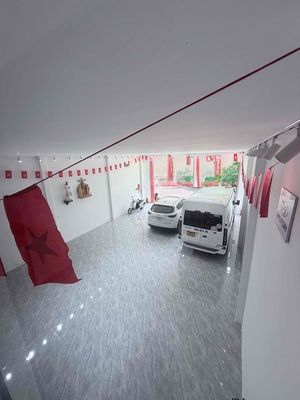 CHO THUÊ NHÀ MỚI 8x20 13tr - đường xe tải lớn - Có gác văn phòng — ảnh 1