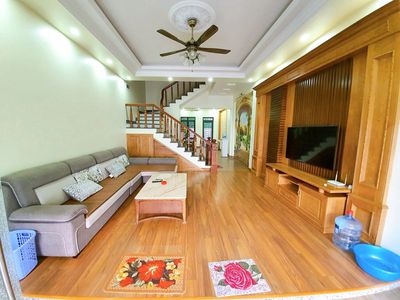 Cho thuê nhà phố Văn Cao, DT: 80m2, 7 ngủ khép kín.
