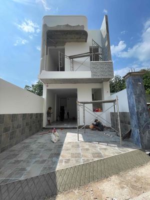 CHỈ 2 TỶ 980 – SỞ HỮU NGAY NHÀ 2 LẦU GẦN QL13 Vị trí cực kỳ thuận