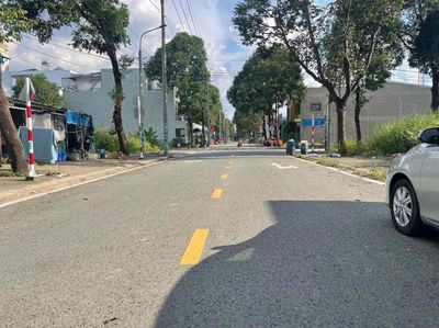 Bán đất hoà phú ngay đại học quốc tế miền đông 100m2 ngaytp mới