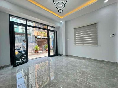 Mặt bằng kinh doanh - lối đi riêng máy lạnh - ngay phan xích long