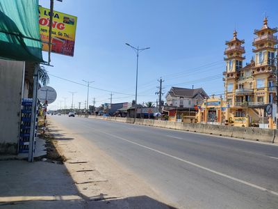Cho thuê nhà mặt tiền kinh doanh đường DT784, gần sát trường học, chợ
