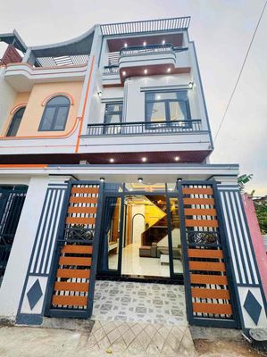 Nhà 2 lầu trung tâm thị trấn Cần Giuộc sổ hồng hoàn công