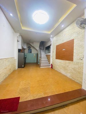 Hoàng Quốc Việt, 2 ngủ, giá 8,5 triệu/tháng, nhà đủ đồ, thoáng sáng