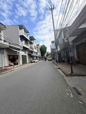 Mặt đường lán bè – nhà lô góc 90m², 2,5 tầng – 10,9 tỷ - dòng tiền 2