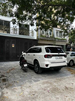 Bán nhà 63m2 mặt đường lớn, kinh doanh, thang máy, Hoàng Mai