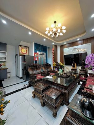 Bán nhà Trần Khát Chân, Sát Phố, Thang Máy, 40m2, 13.5 Tỷ