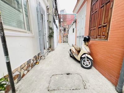Bán nhà Trương Định, 50m2 x 3T, gần ô tô, nở hậu