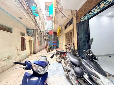 Nhà 5 tầng 33m2, 3 ngủ, ngõ rộng 3m, Hai Bà Trưng