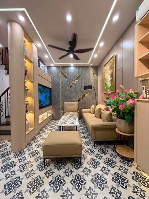 Bán nhà 5 tầng Hai Bà Trưng, Hà Nội, full nội thất