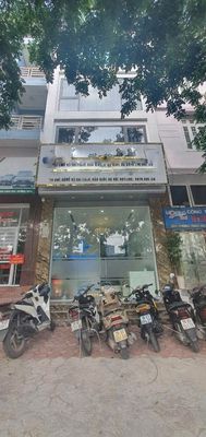 Cho thuê nhà mặt tiền Võ Chí Công, Tây Hồ, thang máy, 6 tầng