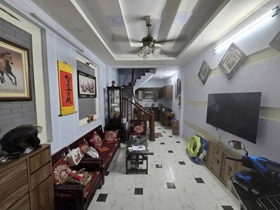 Cho thuê nhà Hồ Tùng Mậu 4 tầng full đồ 11tr/tháng