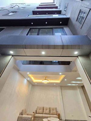 Bán nhà 40m² Nguyễn Văn Cừ, Long Biên, full nội thất