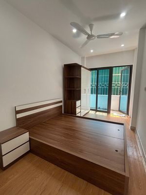 Cho thuê nhà phố Tôn Đức Thắng, Đống Đa, 5 ngủ - 12 triệu