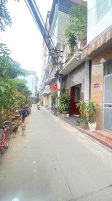 Cho thuê nhà nguyên căn 65m x 5 tầng, ngõ 562 Đường Láng, Đống Đa