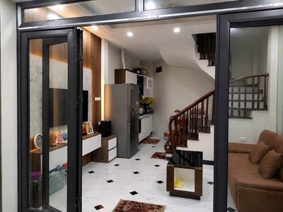 Cho thuê nhà 31m x 5 Tầng, Ngõ Quỳnh, Hai Bà Trưng, Hà Nội