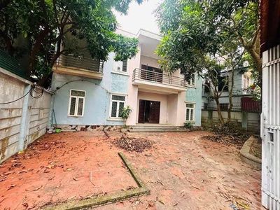 Cho thuê nhà nguyên căn sân vườn Ngô Gia Tự, 200m2, 10tr/tháng