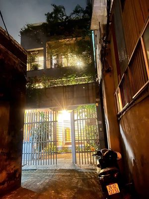 Cho thuê nhà sân vườn 4PN Thạch Bàn, Long Biên - 22 triệu