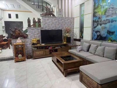 nhà lầu gần ngã tư chiêu liêu