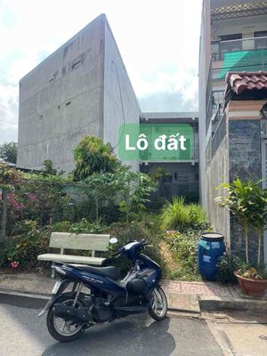 Bán đất mt đường 102 - 4.7 tỷ/100m2 giá ngộp