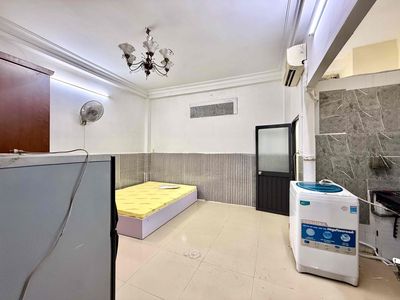 Cho Thuê Căn Hộ Máy Giặt Riêng Full NT Rộng 27m2 Ngay Chợ Hoà Hưng — ảnh 1