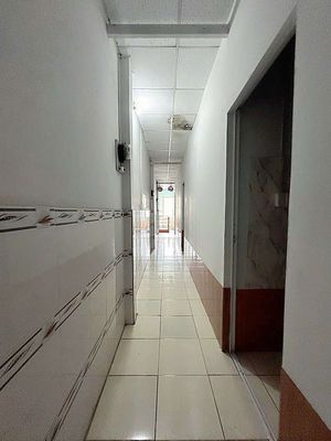 Nhà 2 tầng – 6 phòng ngủ – gần co.opmart hương lộ 2, giá 3,95 tỷ.