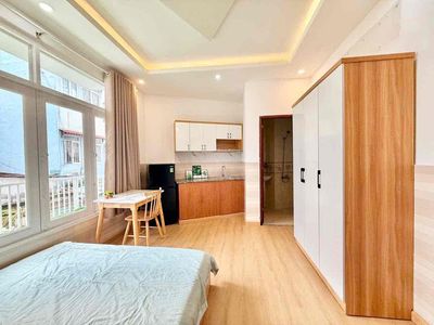 Siêu Phẩm Studio Bancon Full Nội Thất, Ngay Trung Tâm Q4