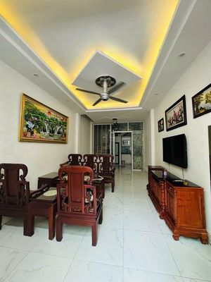 Bán nhà Nguyễn Văn Cừ, Long Biên, 5 tầng, 3 ngủ