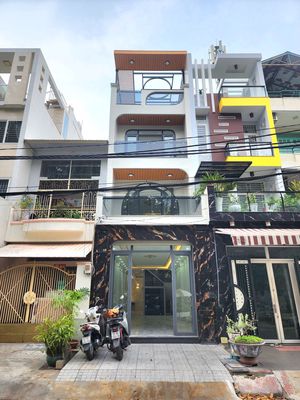 Nhà đẹp đối diện công viên - có thang máy cư xá a q.6