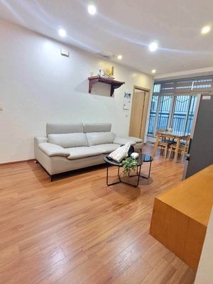 Chung cư 70m2 sát hồ Đền Lừ, 2 ngủ, full nội thất
