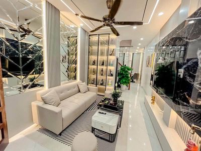 Nhà 4 tầng 40m2 Phố Hồng Mai, tặng full nội thất