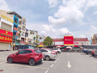Nhà mới ở ngay 66m2, 2 tầng, gần chợ Dĩ An, TP.HCM