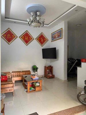 Cho thuê nhà 3 tầng có NT - Giá 12tr - Ngay chợ Hiệp Bình — ảnh 1