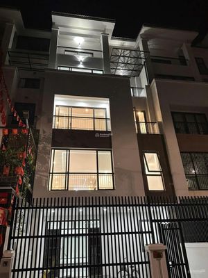 Cho thuê nhà biệt thự, liền kề tại Hoàng Thành Villas, 200 - 250 m² — ảnh 1
