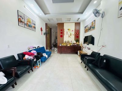 Nhà ngay sân bóng cá sấu hoa cà. 1trệt 2lầu 3pn 3wc. ở gđ, làm vp — ảnh 1