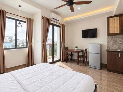 Studio ban công đẹp thoáng - tiện nghi ngay bảy hiền — ảnh 1